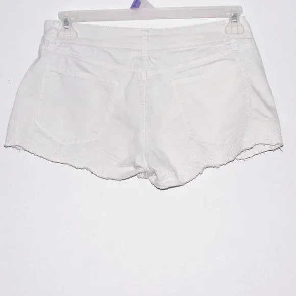 Decree Size 11 Women White Shorts With Embroidery Around The Legs - Picture 4 of 4